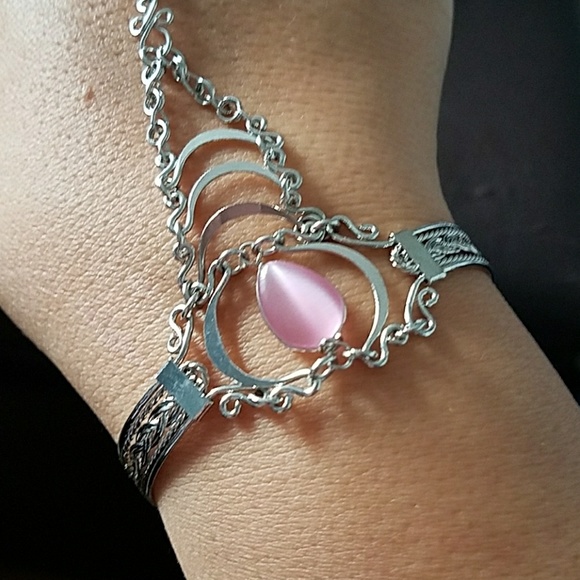 Ring bracelet with a pink tiger eyer - Picture 1 of 2